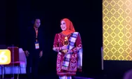 Viral!  Ditengah Kabut Asap, Penampilan Fashion Show Istri Gubernur Sumsel di Jakarta Tuai Perbincangan Warganet