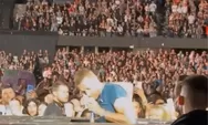 Vokalis Coldplay, Chris Martin Jatuh saat Manggung di Melbourne