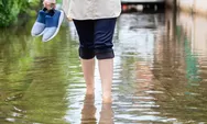 Waspada Leptospirosis, Cara Praktis Lindungi Diri saat Banjir 