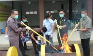 Cegah Peredaran Ulang, Kejari Tasikmalaya Musnahkan Sabu, Psikotropika, dan Senjata Tajam