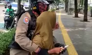 Nekat! PKL di Jakarta Todongkan Sebilah Pisau Saat Ditertibkan Satpol PP, Diduga Pakai Trik Korban Pungli