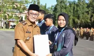 Bupati Cecep Nurul Yakin Apresiasi Kenaikan IPM dan Serahkan Bonus bagi Atlet Pelajar Berprestasi