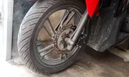 Ban Motor Mulai Oleng atau Muncul Retakan? Cek 5 Tanda Ini Sebelum Terlambat Ganti Baru