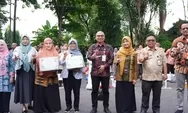 DLH Jombang Gelar Timbang Sampah Rutin dan Serahkan Green Loyalty Award 2026