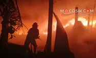 Gudang Rosok di Jombang Terbakar Hebat, Warga Panik Lihat Kobaran Api Membesar