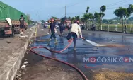 Cegah Risiko Kecelakaan Susulan, Damkar Jombang Sigap Bersihkan Tumpahan Oli di Mojoagung