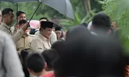 Prabowo Disambut Hangat Warga Banyumas Saat Ziarah ke Makam Margono Djojohadikusumo, Warga: Sehat Selalu!