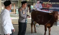 Jelang Idul Adha, Kapolres Jombang Salurkan Sapi Kurban Kapolda Jatim ke Ponpes Tebuireng dan Gudo