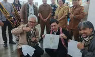 Staf Khusus Presiden Bidang Ekonomi Kreatif Yovie Widianto Tertarik pada Penggunaan Pewarna Alami Ramah Lingkungan saat Kunjungannya ke Museum Batik