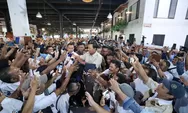 Cerita Pedagang Bakso di Bekasi Bertemu Prabowo: Saya Senang, Ceria