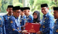 Pemkab Bantaeng Beri Penghargaan untuk 50 ASN Purnabakti dalam Upacara Hari Kesadaran Nasional