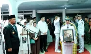 Gubernur Sulsel Lepas Jenazah Mantan Sekprov Mappatoeroeng Parawansa dengan Penuh Duka