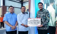 Gubernur Sulsel Serahkan Bantuan Bibit, Green House hingga Kapal Nelayan untuk Warga Bantaeng