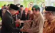 BAZNAS Bulukumba Bagikan 150 Bingkisan untuk Veteran, Janda Veteran, Warakawuri dan Wredhatama