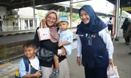 Momen perayaan Hari Ibu, Daop 3 Cirebon Berikan Sovenir Menarik Kepada Penumpang Wanita