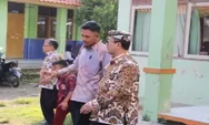 Tinjau Kerusakan Di SDN 2 Kertawinangun, Bupati Imron : Akan Diperbaiki, Toilet Pun Besok Akan Diperbaiki