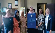 STIESIA Dorong Inovasi Produk UMKM Batik Kreasi Nila 