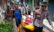 Monitoring Genangan Air Desa Astana, Polres Cirebon Kota Lakukan Evakuasi Warga Sakit