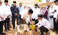 Walikota Amsakar Lakukan Peletakan Batu Pertama Masjid Jami Al-Falah