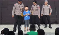 Satgas Ops Damai Cartenz Bagikan Kebahagiaan di Hari Paskah