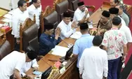 Laporan Reses 8 Fraksi DPRD Batam Dibacakan Berpantun 