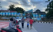 Senyum Dan Pengamanan Polwan Temani Pulang Para Siswa SDN 001 Sungai Panas 