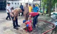 Walikota Tanjungpinang Temukan Kabel Optik dan Sampah Sumbat Saluran Drainase