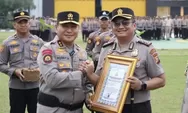 Apresiasi Dedikasi, Kapolda Riau Beri Penghargaan Kepada 133 Personel dan Masyarakat