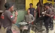 Aksi Spontan Brimob Aceh Tamiang Usai Bersihkan Sekolah Terdampak Banjir, Musik Jadi Pelepas Lelah