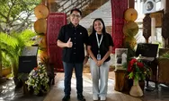 Dari Sekucing Labai Kabupaten Ketapang di Pedalaman Kalimantan Barat, Franciscus Sibarani Hidupkan Kembali Mimpi Kuliah Dhenty Yang Tertunda
