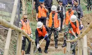  Permudah Akses Masyarakat, TNI Kembali Bangun Jembatan di Harjasari