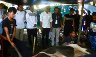 Jenal Mutaqin Serahkan Sapi Bantuan Presiden untuk Warga Kayumanis