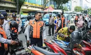 Jalan Blora Kelurahan Menteng Jakarta Pusat Dipenuhi Pedagang Kaki Lima dan Parkir Liar Ganggu Lalu Lintas, Satpol PP Pun Bertindak