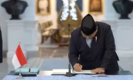 Presiden  Prabowo Subianto ucapkan Bismillah sebelum tandatangani Keppres Pengangkatan Dewan Pengawas dan Badan Pelaksana dari BP Investasi Danantara