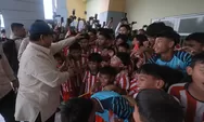 Prabowo resmikan 17 stadion sepak bola, disambut hangat dan antusias anak-anak pesepak bola