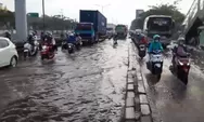 Diguyur Hujang Deras, Kaligawe Semarang Langsung Terendam Banjir Banyak Motor Putar Balik