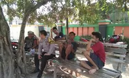 Sampaikan Pesan dengan Santai, Cara Polsek Pegandon ajak Warga Jaga Kamtbibmas