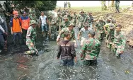 TNI dan Polri Bersatu Bersihkan Saluran Air dan Tanam Pohon di Batang untuk Cegah Banjir