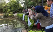 Perempuan Peduli Lingkungan, Tebar Bibit Ikan Sambut Hari Ibu