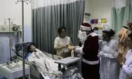Berbagi Kebahagiaan di Hari Raya Natal, Rumah Sakit Elisabeth Semarang Bagi Bingkisan dan Kue Kepada Pasien