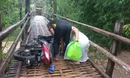 Hati-Hati Jembatan Bambu Sungai Blorong Licin saat Hujan