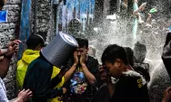Pertahankan Tradisi Tahunan Jelang Ramadhan, Warga Kampung Bustaman Semarang Saling Perang Air
