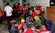 Warga Terdampak Banjir Dapat Buka Puasa dari Dapur Umum PMI Kendal