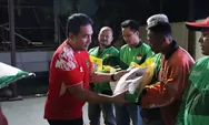 Jeda Nobar Piala Asia U23, Polres Kendal Bagi 100 Paket Sembako untuk Ojek dan Tukang Becak