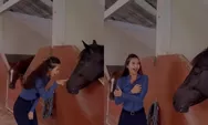 Video Soraya Rasyid Main dengan Kuda, Bagian Sensitifnya Kena Gigit Langsung Viral