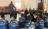 Komandan Lanal Tegal Turun Lapangan Latih Relawan SAR di Pantai Sigandu Batang