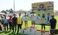 Lihat Runner up Lomba Lari Tak Bersepatu, Menpora Dito Beri Hadiah Sepatu Mahal