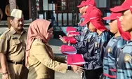 Meriahkan HUT RI ke 79, Pj Bupati Batang Bagikan 13.600 Bendera Merah Putih