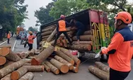 Truk Terguling, Suami Istri Tewas Tertimpa Muatan Kayu di Depan Kodam IV Diponegoro Semarang