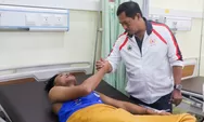 Pastikan Kondisi Dua Atlet Muaythai Jateng, Nana Sudjana Jenguk ke Rumah Sakit PON Aceh